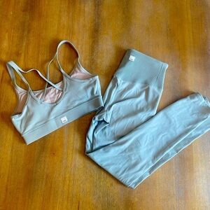 Vuori set in eucalyptus, great condition, size small both leggings & sports bra